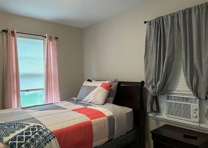 Cozy Close To, State Street And Downtown